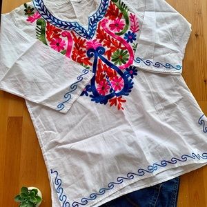 ✨2/$20✨ Hand Embroidered Mexican Top/Tunic